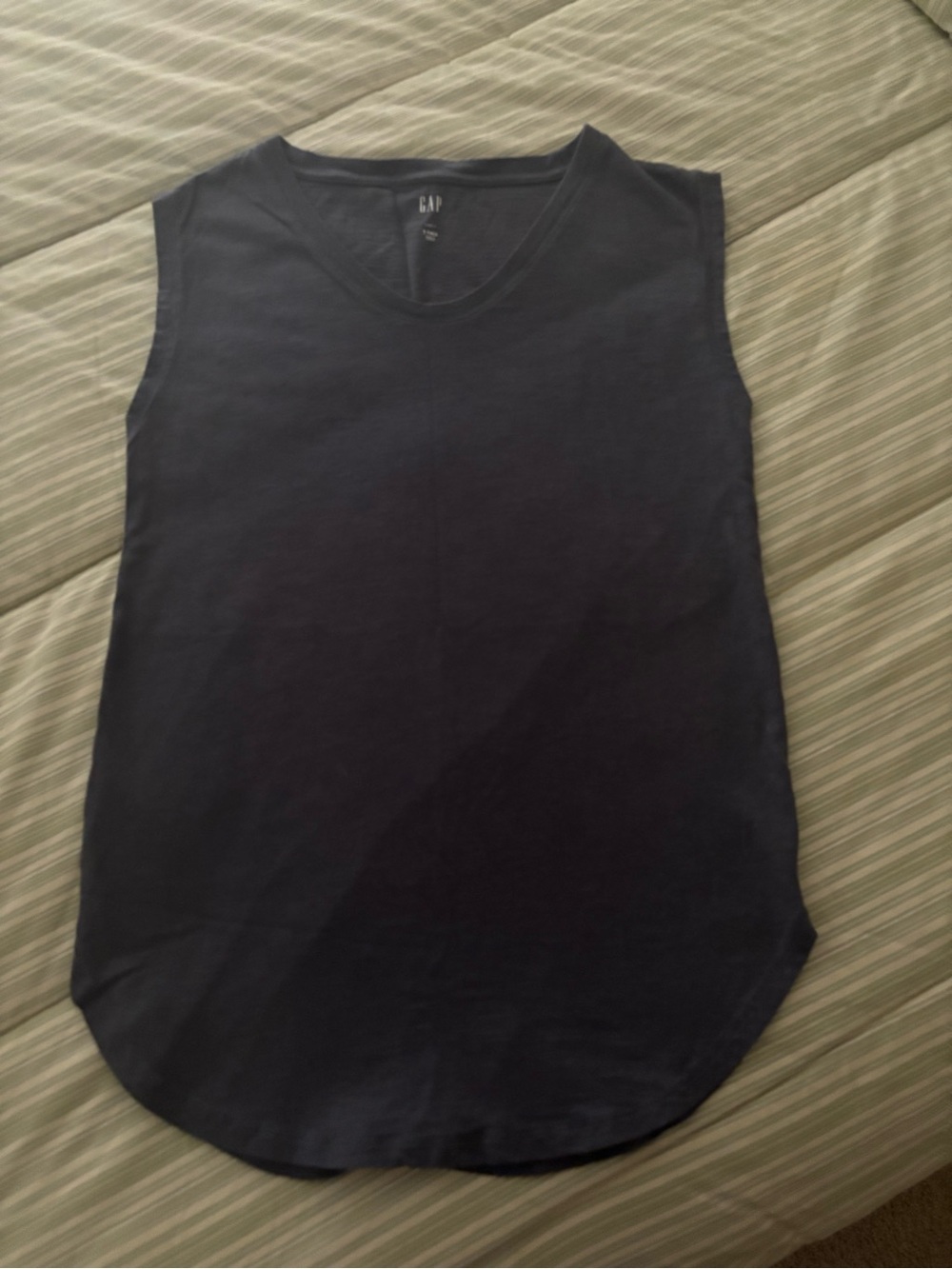 GAP Women's Curved-Hem Sleeveless tunic Tank
